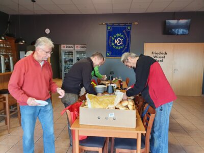 Foto des Albums: Arbeitseinsatz Pflege der Sportanlage des TSV Kirchdorf ... (04. 11. 2023)