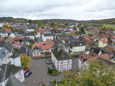 Foto des Albums: Kreuz krönt wieder die Kirchturm-Spitze in Brandoberndorf (06. 11. 2023)