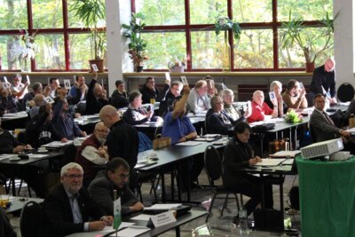 Bilck in den Versammlungssaal zur Abstimmung 