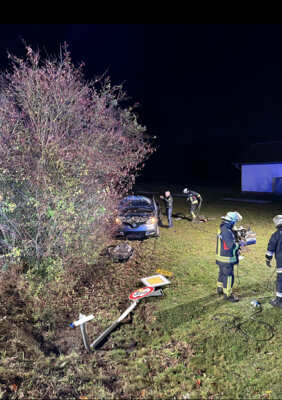 Foto des Albums: THL 3 - VU, 1 oder 2 PKW, Person eingeklemmt