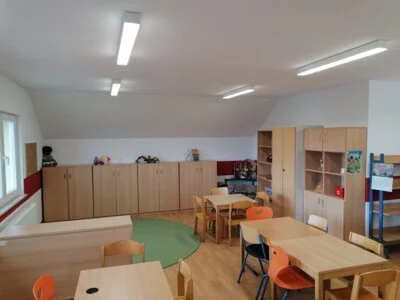 2. Etage: Raum der 4. Klasse (Schulgeb&auml;ude-Bibliothek)  (Bild vergr&ouml;&szlig;ern)
