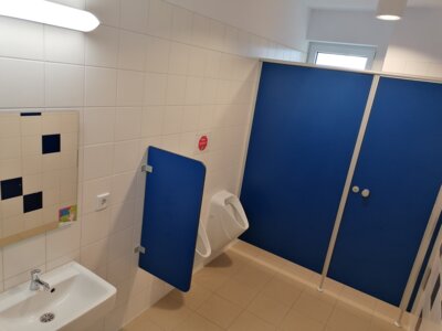 1. Etage: Sanit&auml;ranlagen Jungs  (Bild vergr&ouml;&szlig;ern)