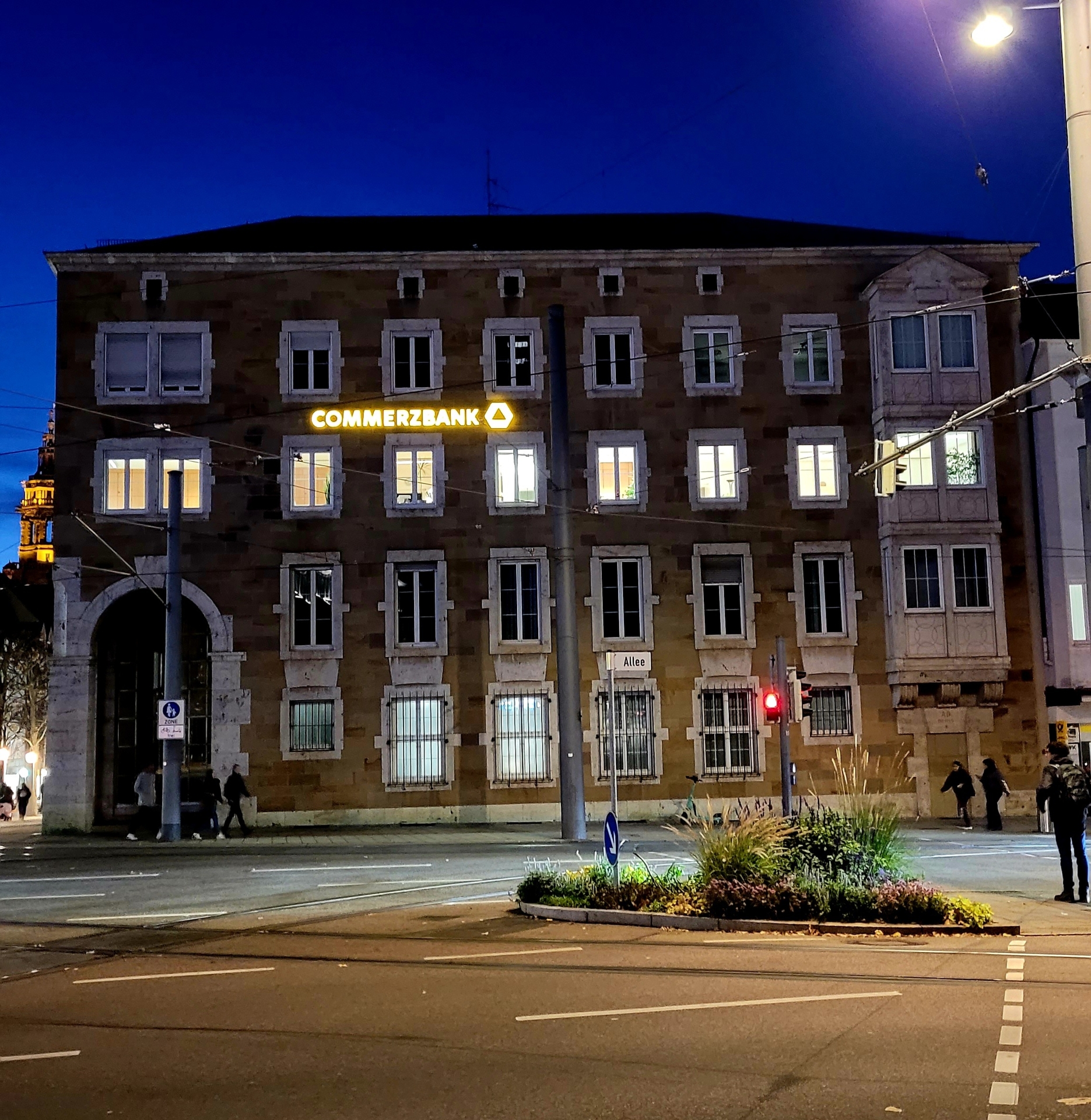 Bild: Noch ist das Licht an in unseren sozialen Einrichtungen.