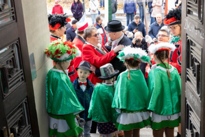 Fotoalbum Auf in die fünfte Jahreszeit - Falkenseer Karnevalsverein stürmt das Rathaus
