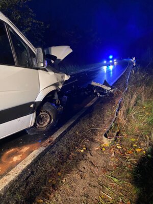 Foto des Albums: THL 3 - VU, 1 oder 2 PKW, Person eingeklemmt