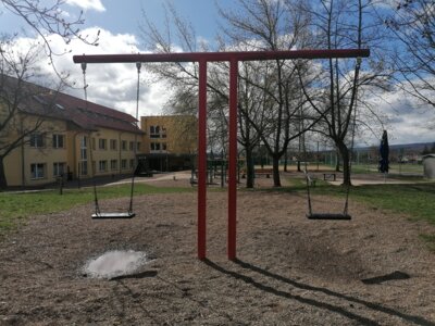 Schaukel  (Bild vergr&ouml;&szlig;ern)