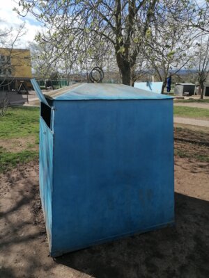 Altpapiercontainer  (Bild vergr&ouml;&szlig;ern)