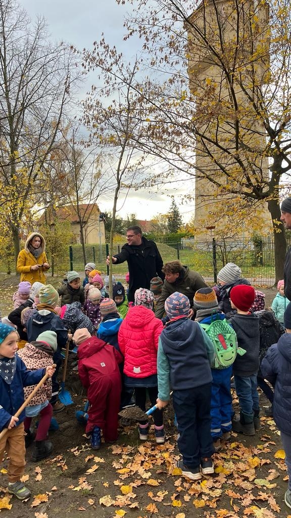 Bild: Baumpflanzung 1
