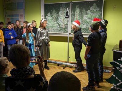 Weihnachtsprogramm Kl. 4b 