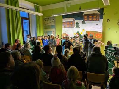 Weihnachtsprogramm Kl. 4b 