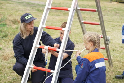 Ausbildungsstation Bockleiter (v. l.): Antje, Hannes, Lina  (Bild vergr&ouml;&szlig;ern)