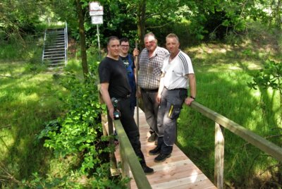 Vorschaubild: Der Bautrupp: v.l.n.r.: Erik Lindloff, Maik Lindloff, Heinrich Lindloff und Enrico Gruszynsky.