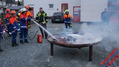 Foto des Albums: ÜBUNG BRANDSCHUTZVERGLASUNG DER JUGENDGRUPPE