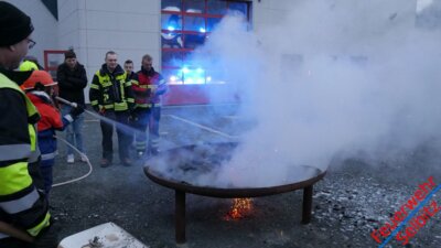 Foto des Albums: ÜBUNG BRANDSCHUTZVERGLASUNG DER JUGENDGRUPPE