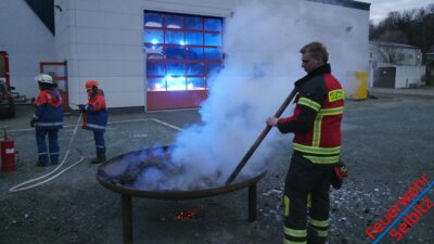 Foto des Albums: ÜBUNG BRANDSCHUTZVERGLASUNG DER JUGENDGRUPPE