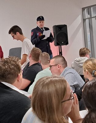 Das hohe Gericht tagt  (Bild vergr&ouml;&szlig;ern)