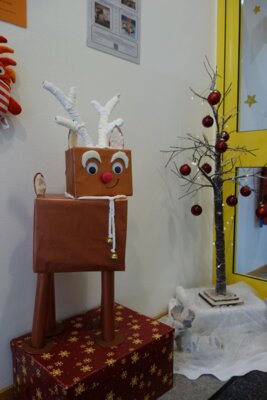 Im Eingangsbereich begr&uuml;&szlig;t uns ein lustiges Tier.  (Bild vergr&ouml;&szlig;ern)