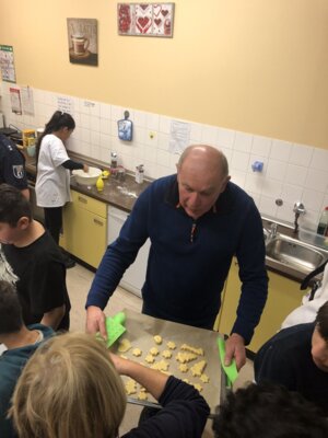 Foto des Albums: In der Weihnachtsbäckerei in Neukölln (07. 12. 2023)