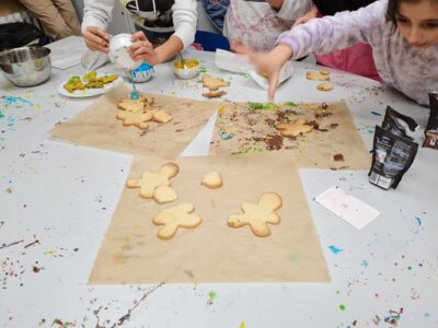 Foto des Albums: In der Weihnachtsbäckerei in Neukölln (07. 12. 2023)