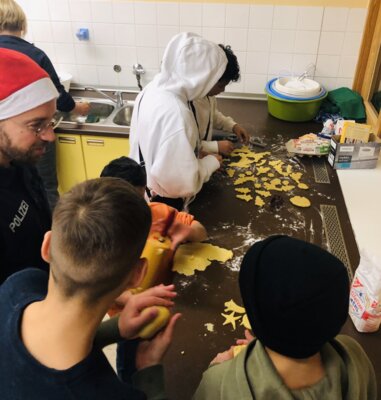 Foto des Albums: In der Weihnachtsbäckerei in Neukölln (07. 12. 2023)