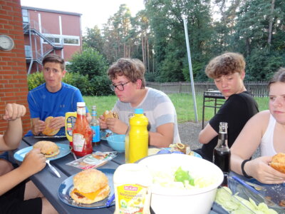 Foto des Albums: Teenie - Kochen: Burger und Nachtisch