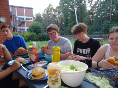Foto des Albums: Teenie - Kochen: Burger und Nachtisch