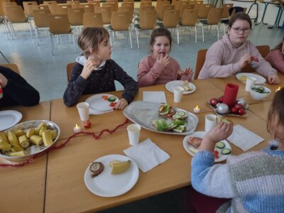 Foto des Albums: Sozialkompetenzen zeigen am Nikolaustag (07. 12. 2023)