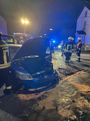 Foto des Albums: THL 3 - VU, 1 oder 2 PKW, Person eingeklemmt