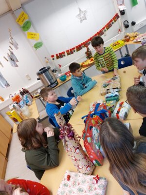 Foto des Albums: 🎄Weihnachtsfeier der Klasse 4 🎅🏼