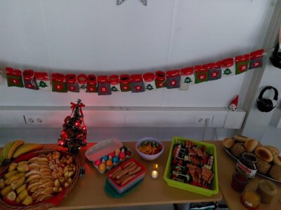 Foto des Albums: 🎄Weihnachtsfeier der Klasse 4 🎅🏼