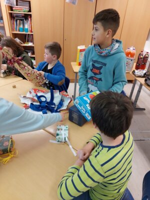 Foto des Albums: 🎄Weihnachtsfeier der Klasse 4 🎅🏼