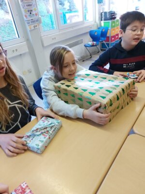 Foto des Albums: 🎄Weihnachtsfeier der Klasse 4 🎅🏼