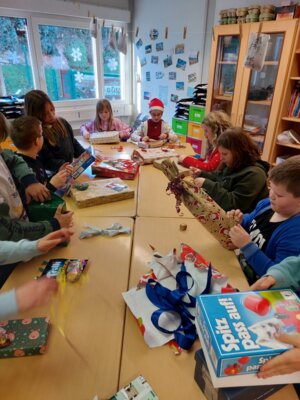 Foto des Albums: 🎄Weihnachtsfeier der Klasse 4 🎅🏼
