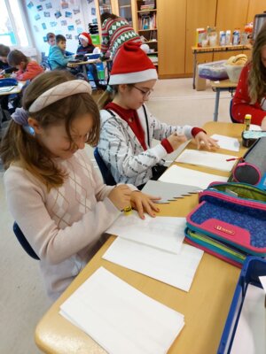 Foto des Albums: 🎄Weihnachtsfeier der Klasse 4 🎅🏼
