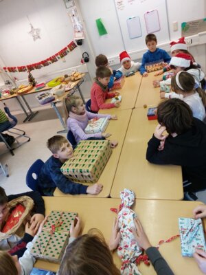 Foto des Albums: 🎄Weihnachtsfeier der Klasse 4 🎅🏼