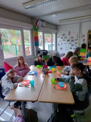 Foto des Albums: 🎄Weihnachtsfeier der Klasse 4 🎅🏼
