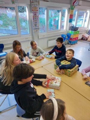 Foto des Albums: 🎄Weihnachtsfeier der Klasse 4 🎅🏼