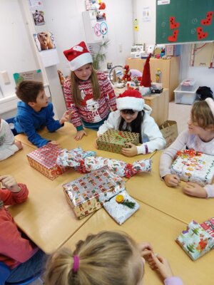 Foto des Albums: 🎄Weihnachtsfeier der Klasse 4 🎅🏼