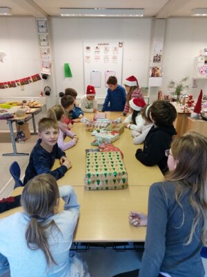 Foto des Albums: 🎄Weihnachtsfeier der Klasse 4 🎅🏼