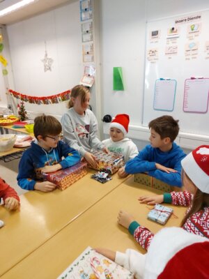 Foto des Albums: 🎄Weihnachtsfeier der Klasse 4 🎅🏼
