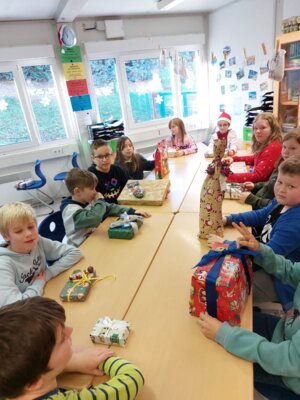 Foto des Albums: 🎄Weihnachtsfeier der Klasse 4 🎅🏼