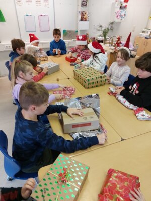 Foto des Albums: 🎄Weihnachtsfeier der Klasse 4 🎅🏼