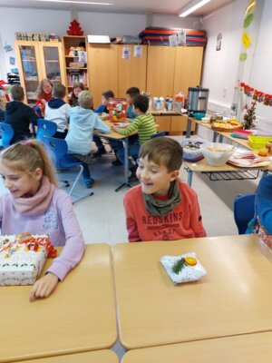 Foto des Albums: 🎄Weihnachtsfeier der Klasse 4 🎅🏼