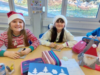 Foto des Albums: 🎄Weihnachtsfeier der Klasse 4 🎅🏼