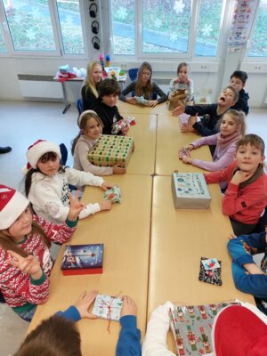 Foto des Albums: 🎄Weihnachtsfeier der Klasse 4 🎅🏼