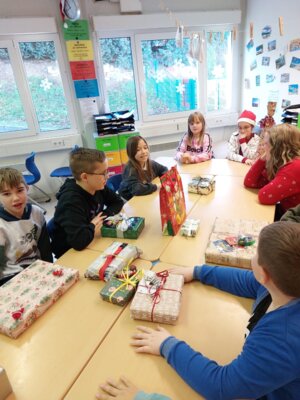 Foto des Albums: 🎄Weihnachtsfeier der Klasse 4 🎅🏼
