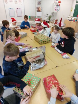 Foto des Albums: 🎄Weihnachtsfeier der Klasse 4 🎅🏼