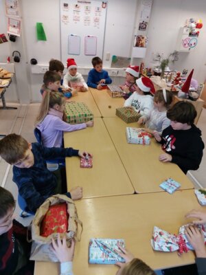Foto des Albums: 🎄Weihnachtsfeier der Klasse 4 🎅🏼