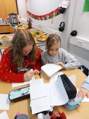Foto des Albums: 🎄Weihnachtsfeier der Klasse 4 🎅🏼