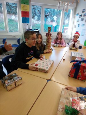 Foto des Albums: 🎄Weihnachtsfeier der Klasse 4 🎅🏼